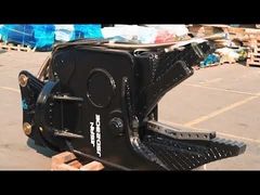 Demontage des Baggers mit hydraulischer Schere